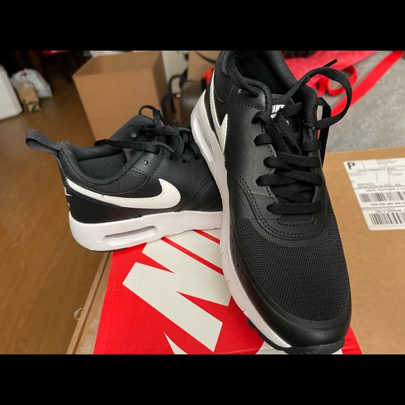 Nike - Picture 2 of 2